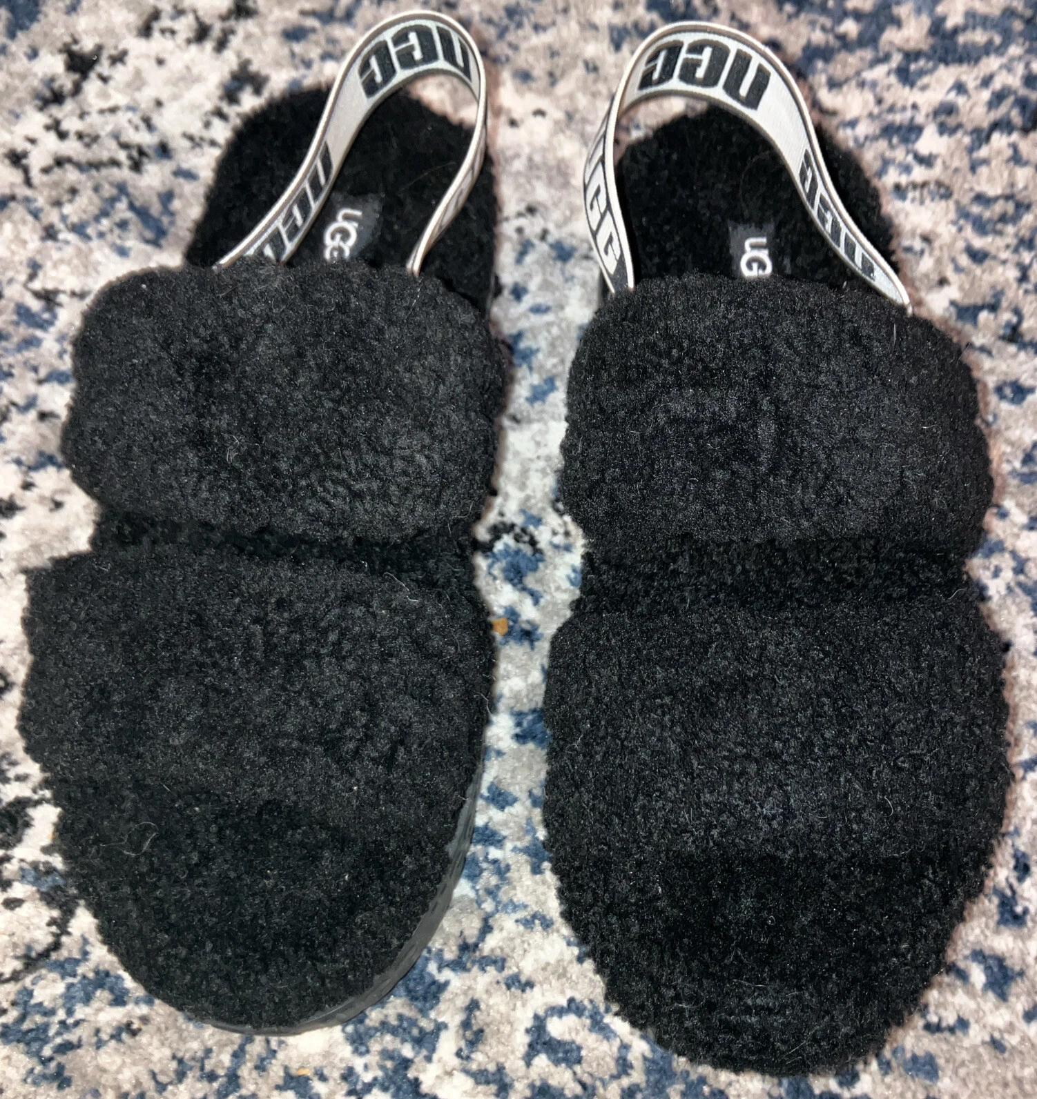 Sandali neri sfocati Koolaburra by UGG Cinghia posteriore sfocata taglia 8