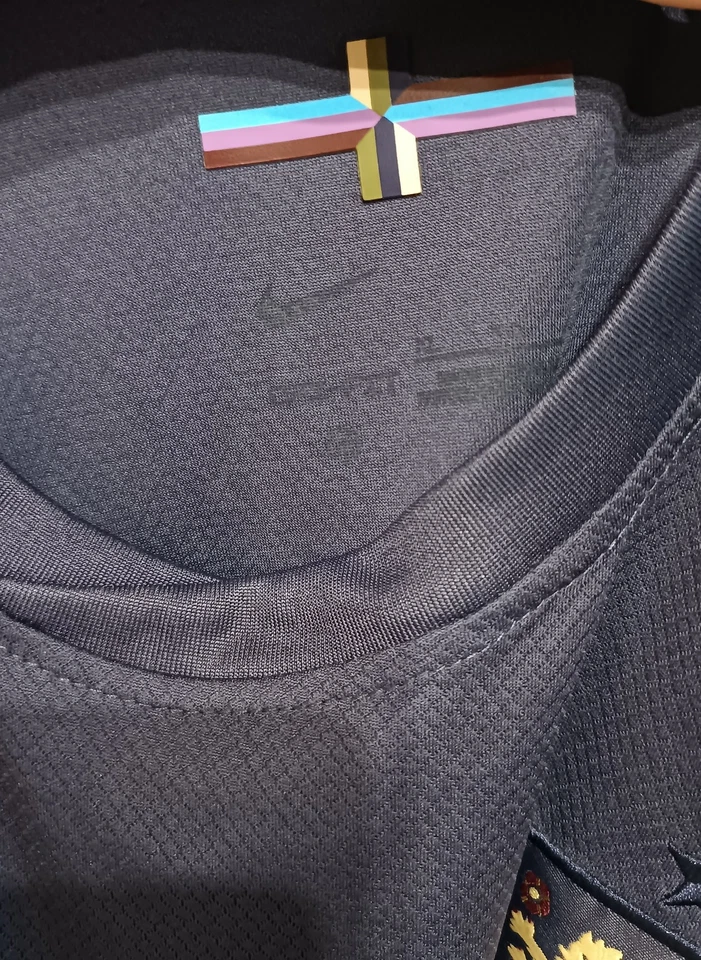 Camiseta de fútbol visitante de la selección nacional de Inglaterra Nike 2024 camiseta púrpura para hombre... Foto 3 de 4