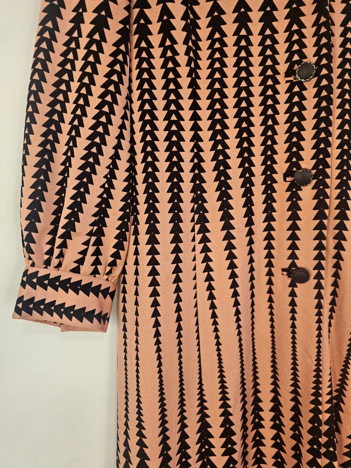 复古 S/M 粉色和黑色几何图案 70 年代领腰带连衣裙  — 第 4/4 张图片