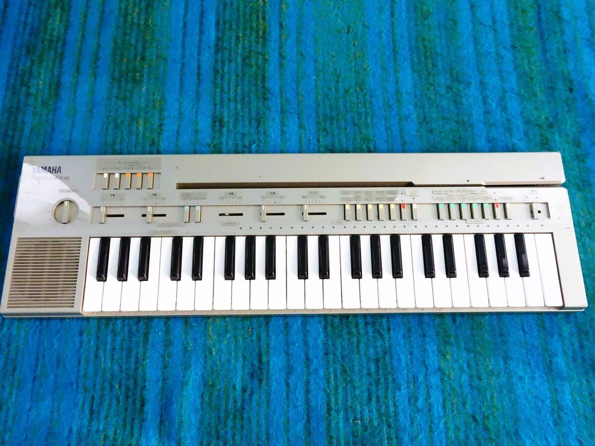 Vintage Yamaha PortaSound Pc-100 Electronic Keyboard With Vintage Yamaha PortaSound Pc-100 Electronic Keyboard With