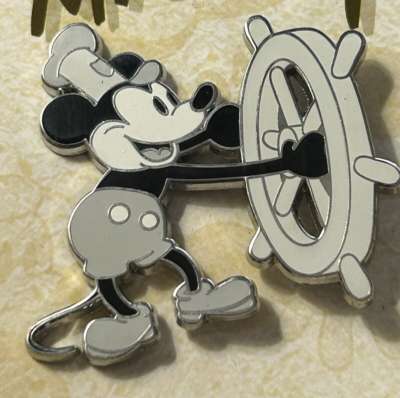 Disney pins PP41386 Mickey Mouse Steamboat Willie Booster