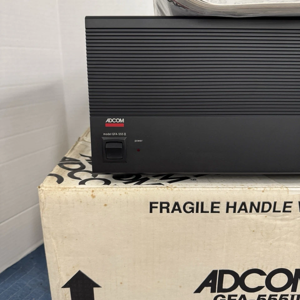 ADCOM GFA-555ii 2-CHANNEL STEREO POWER AMPLIFIER - 200 WPC - CLEANED - TESTED - Image 2 of 4
