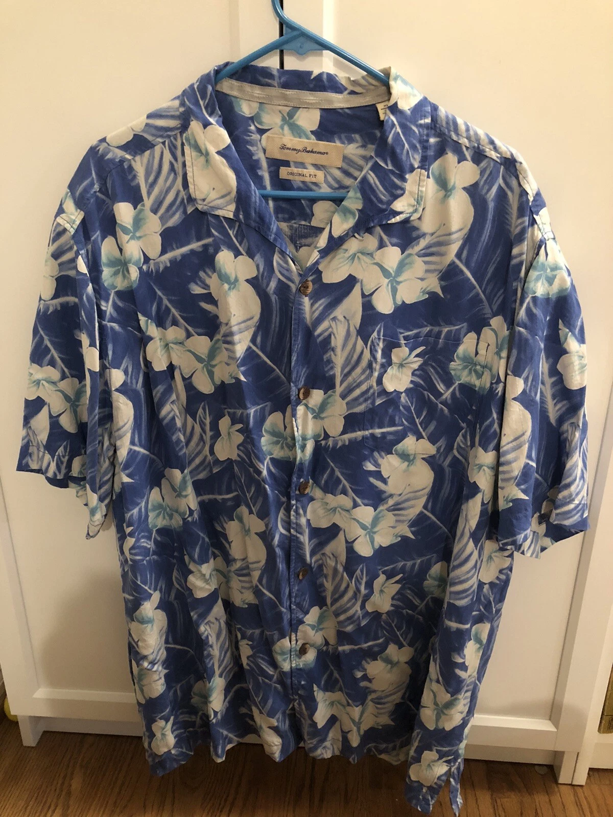 Tommy Bahama Mens 100% Silk Hawaiian Shirt Blue White Aloha Leaves size XL