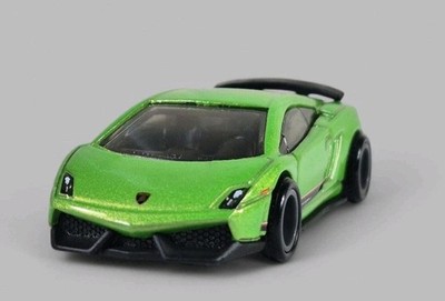 LAMBORGHINI GALLARDO LP 570-4 Diorama Collectible DieCast Car 1:64 Green LOOSE