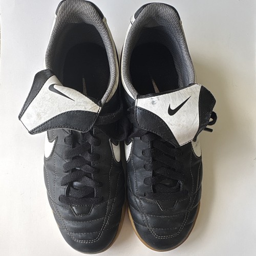 Nike Indoor Soccer Shoes Black US Men’s Size 8 Athletic Footwear
