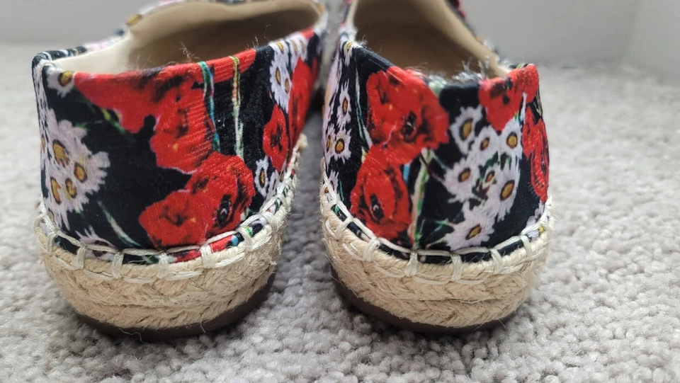 Planos Hayden Chinese Laundry para mujer rojos florales con joyas - talla 8 - usados en excelente estado Foto 4 de 4