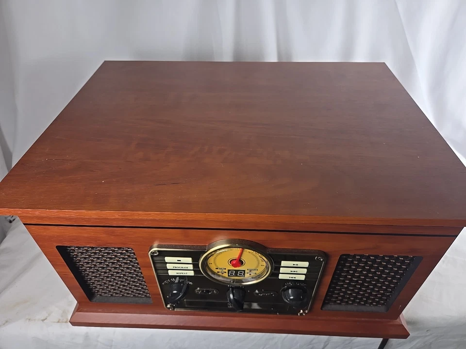 6 IN 1 - Innovative Technology VTA-200B Wooden Music Center Turntable CD Player - Image 4 of 4