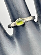 925 STERLNG SILVER OVAL CHABOCHON GREEN PERIDOT RING SIZE 6.5 AUGUST WEDING 1755
