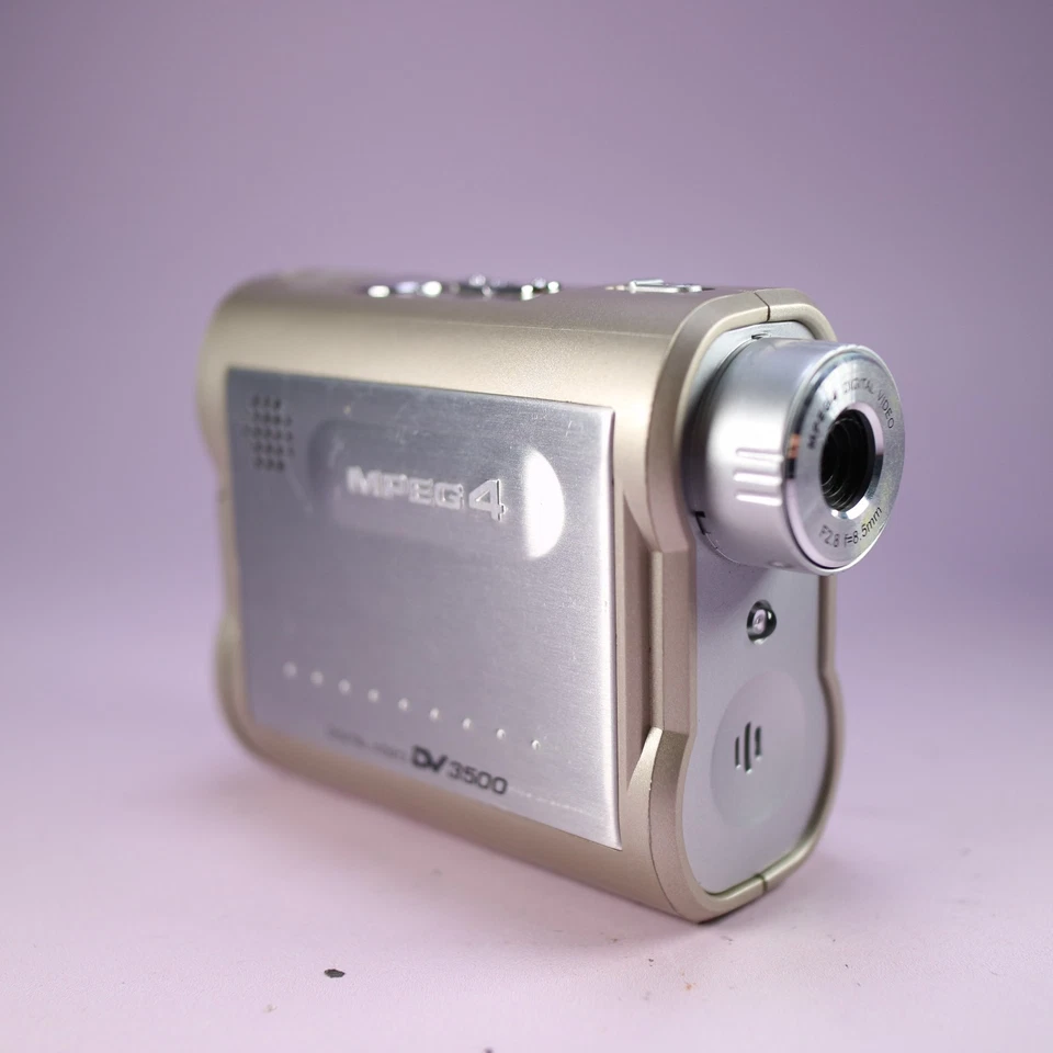 Mustek DV3500 Handheld MPEG4 Digital Video Camcorder Silver Tested - Image 2 of 4