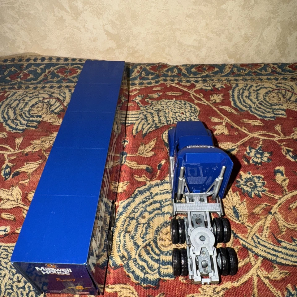 WINROSS 1/64 JUNIOR JOHNSON MAXWELL HOUSE RACE TEAM TRACTOR AND TRAILER * - Image 4 of 4