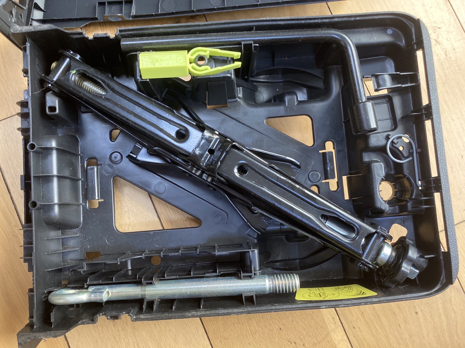 Citroen DIspatch / Peugeot/ Toyota Tool Kit, Wheel Brace & Jack Set