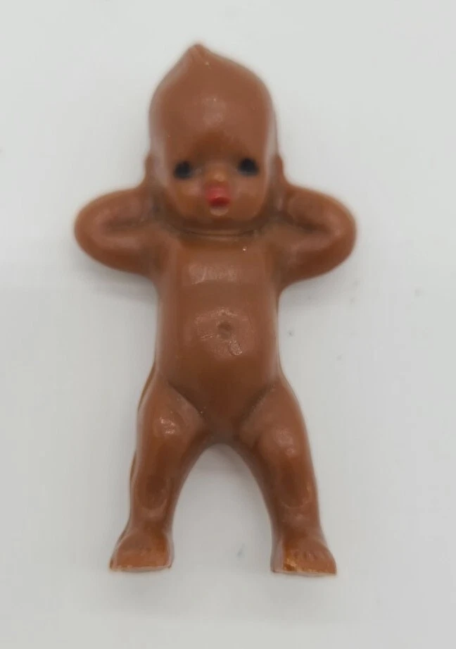 Muñeca Kewpie bebé afroamericana de plástico duro vintage MANOS DETRÁS DE LA CABEZA 2,25" Foto 2 de 4