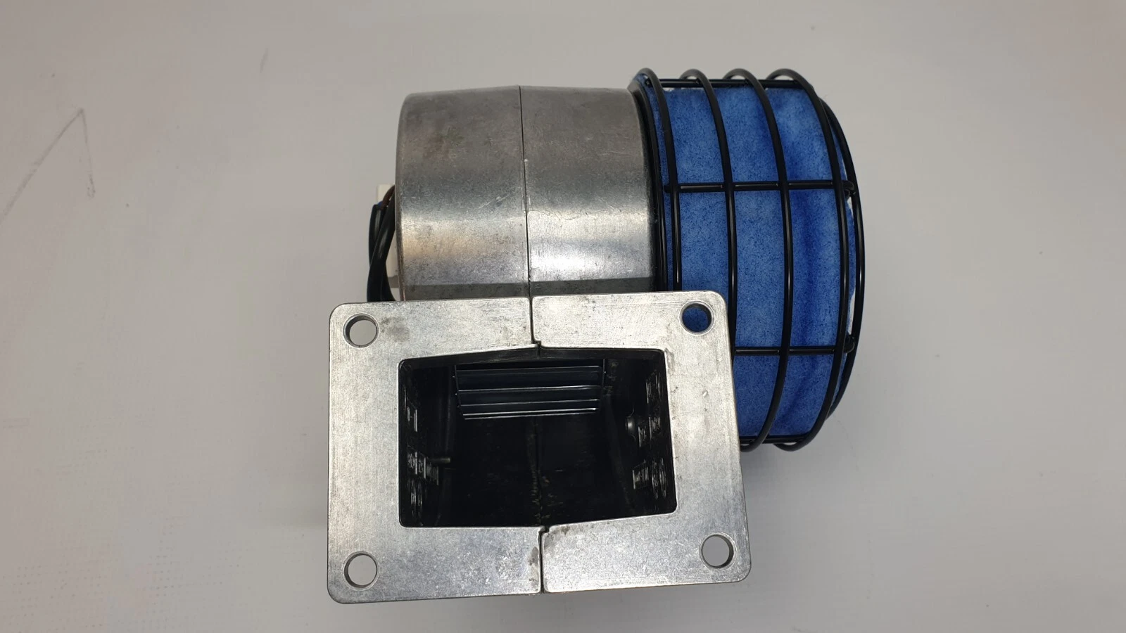 Outlet flange of the G2E108 blower with four mounting holes