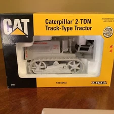 1993 ERTL HOLT 2-TON TRACK-TYPE CATERPILLAR TRACTOR IN BOX #2438 1/16 SCALE CAT