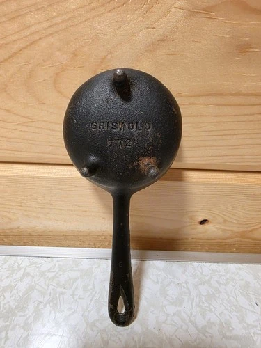 Griswold 772 Cast Iron Handled Kettle Miniature With Feet