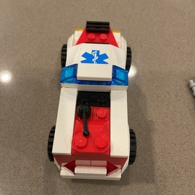 LEGO CITY: Doctor's Car 7902 99% Complete Missing 1 Piece Hospital Ambulance