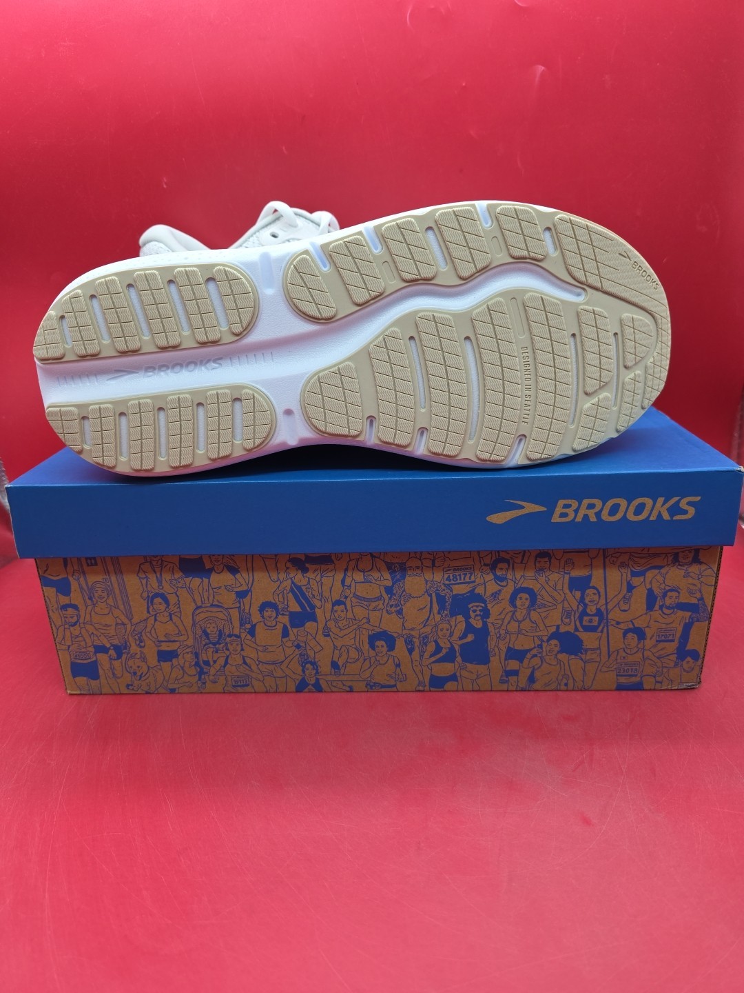 Size 12 - Brooks Ghost Max 2 White Pelican thumbnail 5