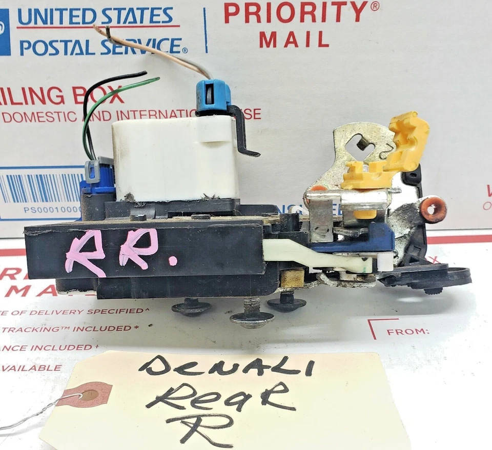 2001–2006 GMC Yukon / Yukon Denali / Chevy Tahoe / Cadillac Escalade Rear Right - Image 4 of 4