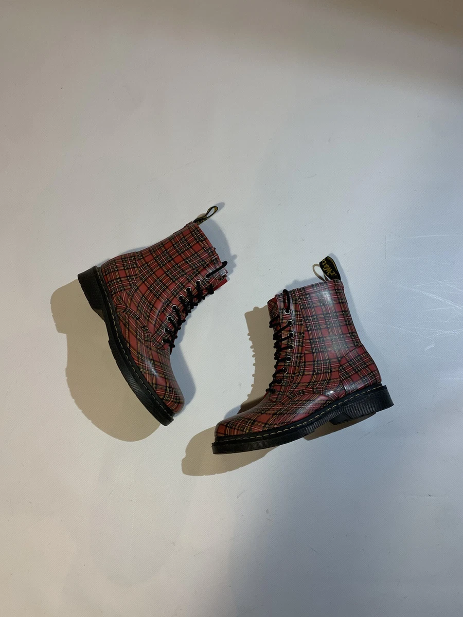 Rain boots shop dr martens