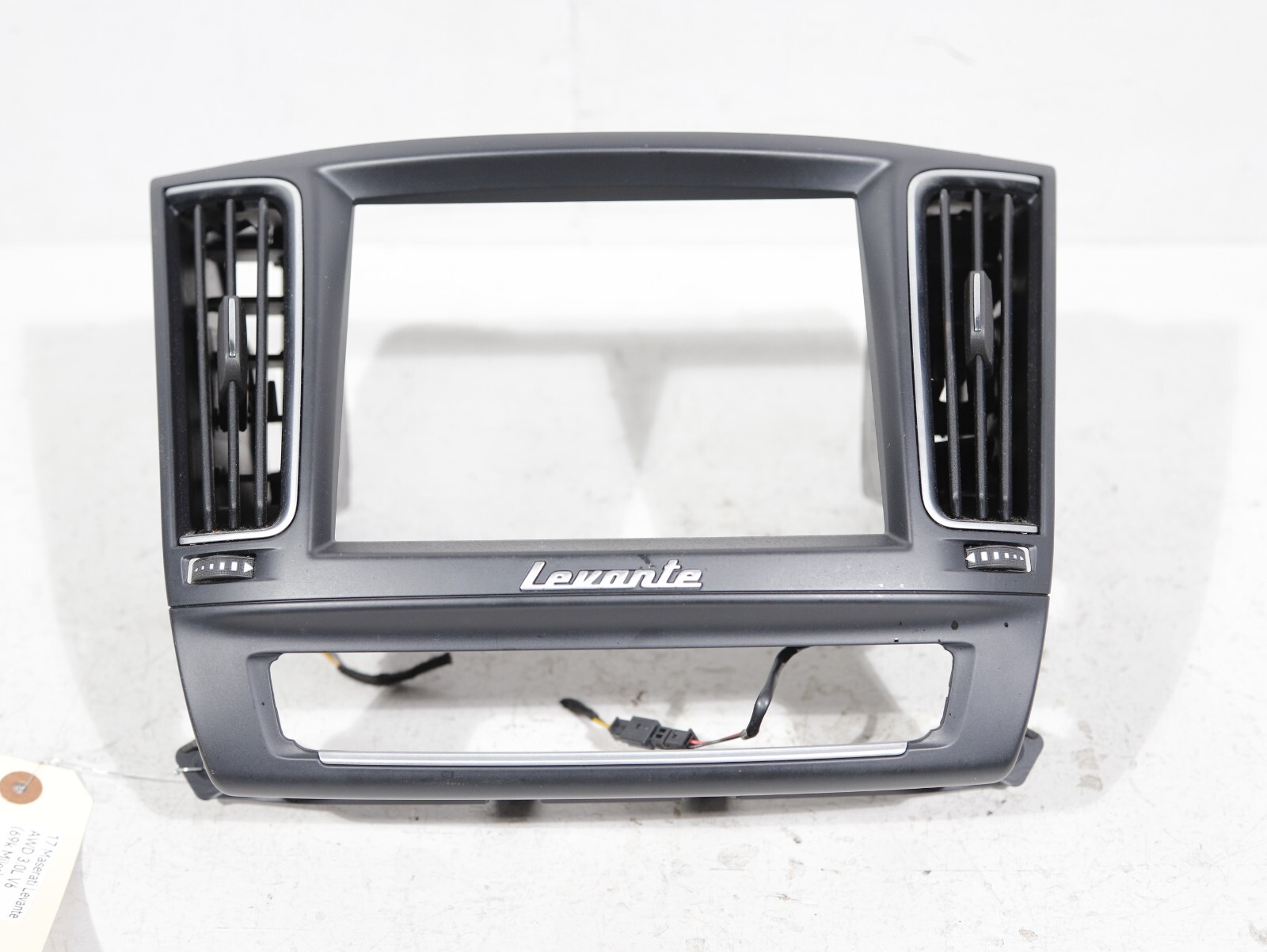 17-22 MASERATI LEVANTE DASHBOARD AIR VENT & DISPLAY SCREEN TRIM 670074922 OEM