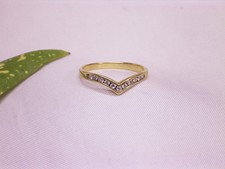 18 KARAT, 750er GELBGOLD DIAMANTRING MIT 11 DIAMANTEN, ca. 0,1 ct