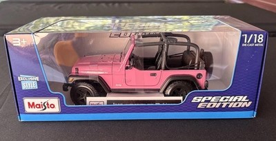 MAISTO 1/18 Jeep Wrangler Rubicon~PINK~HTF~Opening doors, Hood~NEW