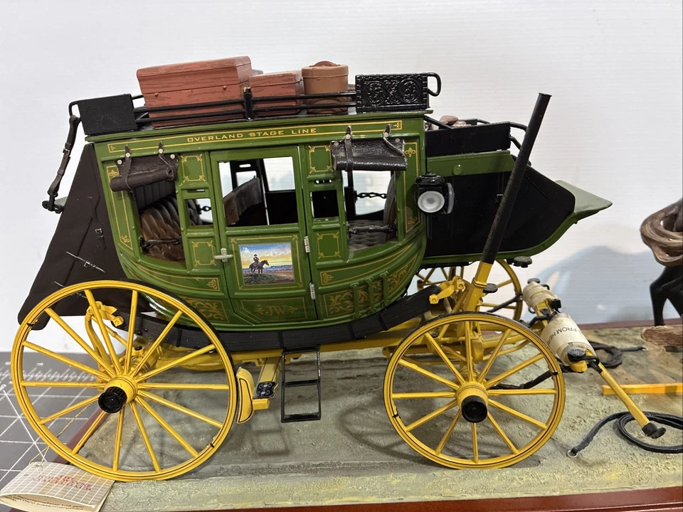 Franklin Mint The John Wayne Stagecoach with Horses Luggage 1/16 Scale Diecast - Image 2 of 4