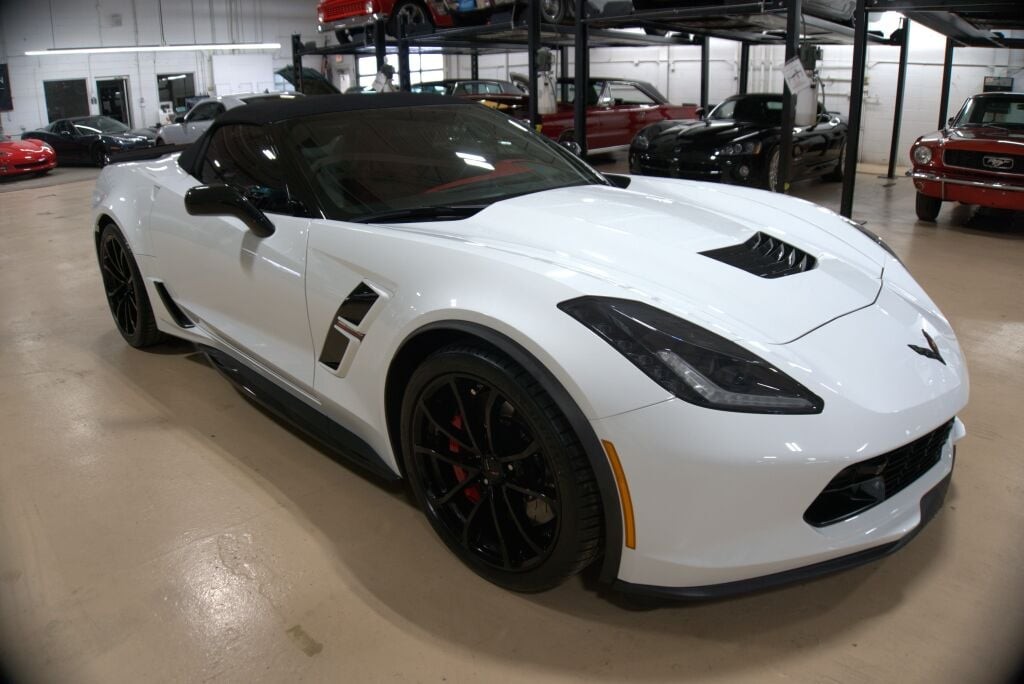 2019 Arctic White Chevrolet Corvette   | C7 Corvette Photo 7