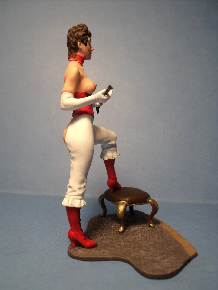 FIGURA NIÑA LOULOU VROOM 1/18 PINTADA PARA MINICHAMPS AUTOART CMR 1/18 Foto 3 de 3