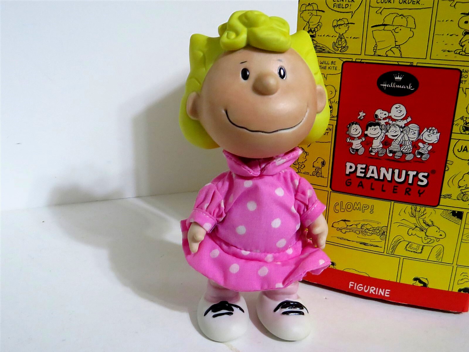 SNOOPY & SALLY JOINTED PORCELAIN HALLMARK PEANUTS FIGURINE 2000 CHARLIE BROWN