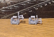 2 Roll Clamp Forklifts 1:160th - N Scale 