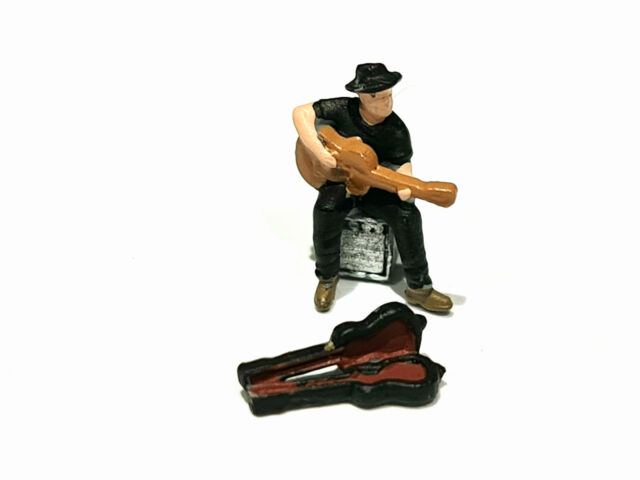 Street musician with guitar case N Scale 1/160 3D figures high quality