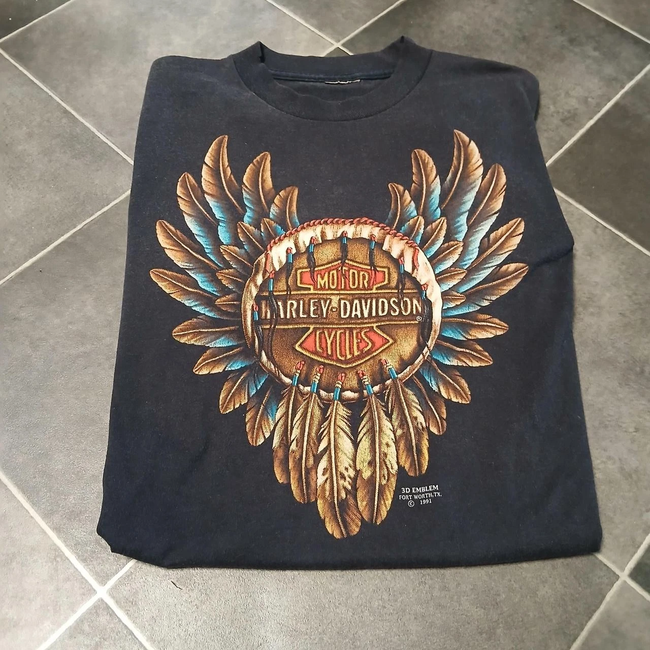 Vintage Harley Davidson 3D Emblem Native T-Shirt Fort Worth Texas 1991 Men’s L