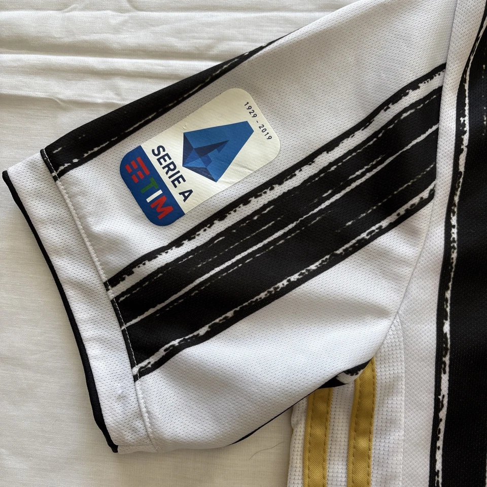 Camiseta y pantalones cortos de fútbol del club de fútbol Juventus #7 Ronaldo adulto pequeños Foto 4 de 4