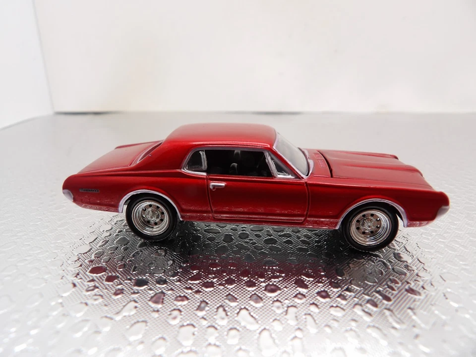 1967 MERCURY COUGAR    2004 JOHNNY LIGHTNING MUSCLE CARS U.S.A. COLLECTION  1:64 - Image 2 of 4