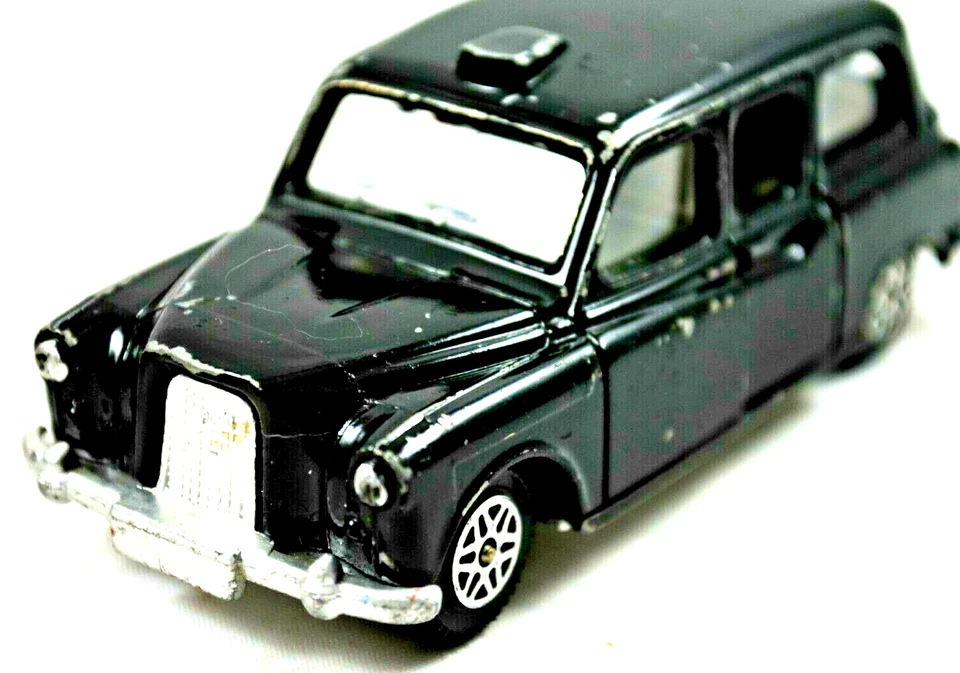 Dinky Toys 284 AUSTIN TAXI / LONDON BLACK CAB w/ Opening DOORS Made in England - Image 4 of 4