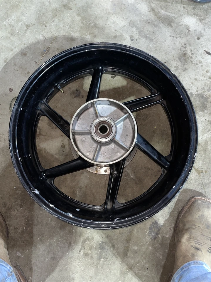 Llanta trasera HONDA 93 94 95 CBR 900 RR CBR900 CBR900RR OEM NEGRA Foto 2 de 4