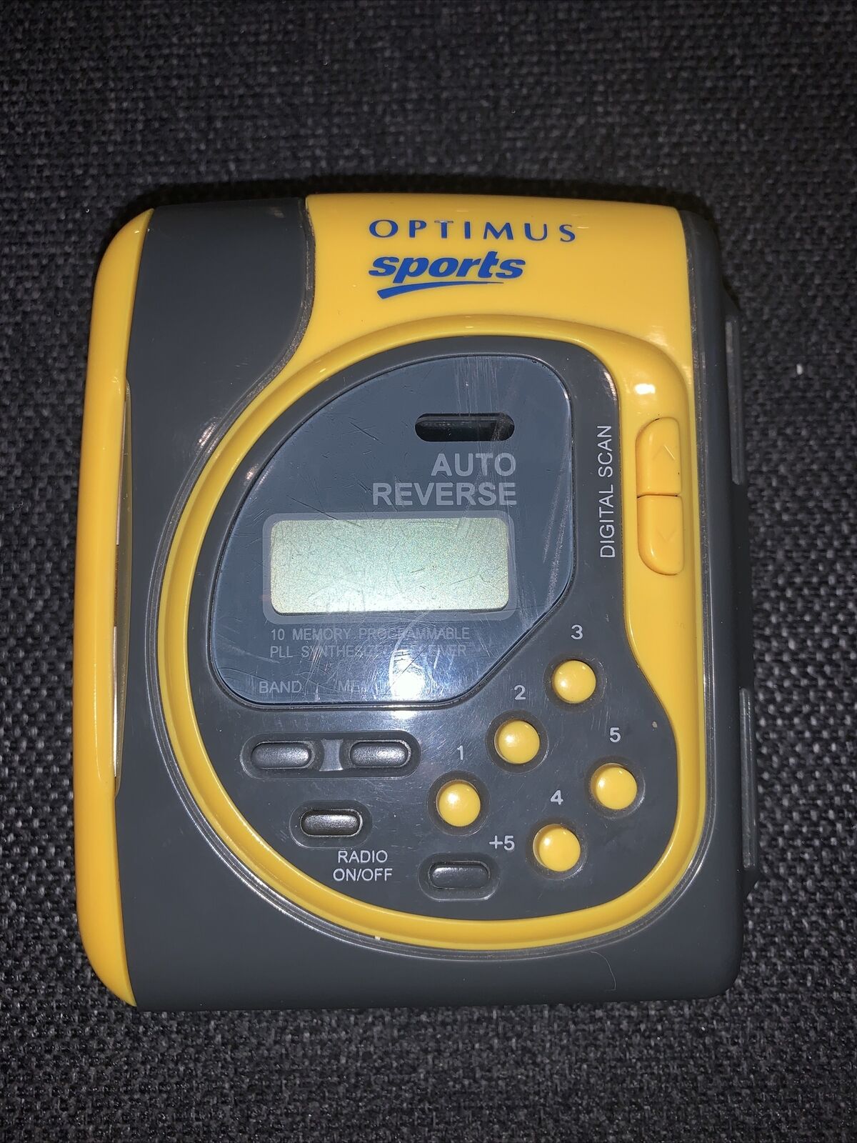 Vintage Optimus SPORTS AM 【現品限り一斉値下げ！】 FM Player Yellow Cassette 冬バーゲン Stereo Tape