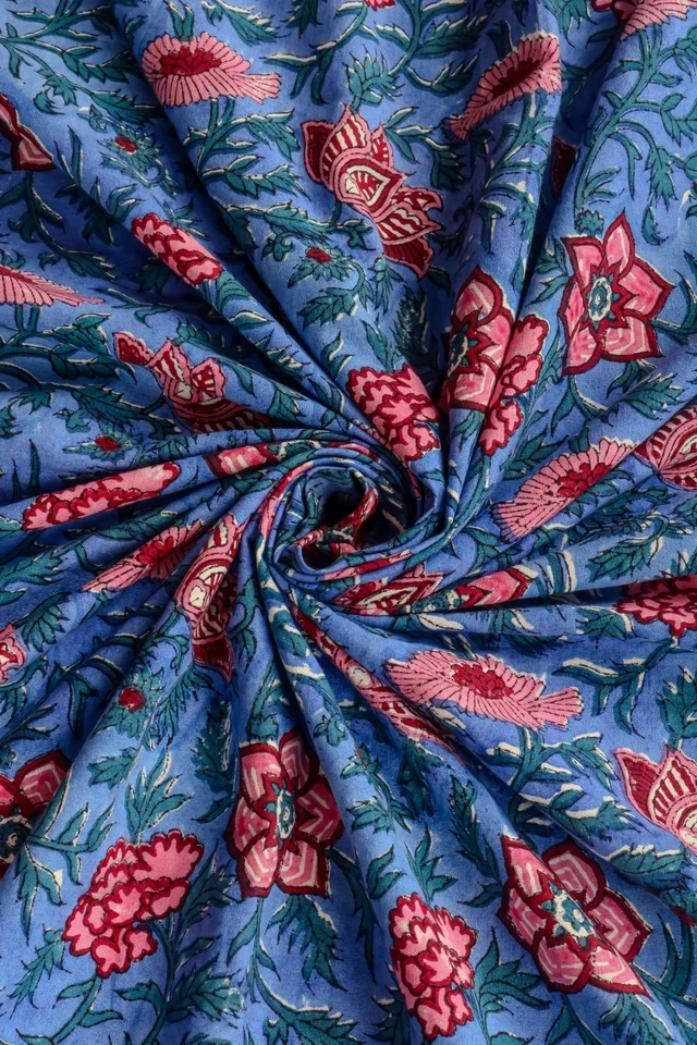 Funda de cama de algodón con estampado floral a mano en azul y rosa Foto 4 de 4