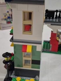 LEGO CREATOR 3in1: Toy & Grocery Shop (31036)-NOT Complete. Missing pieces.