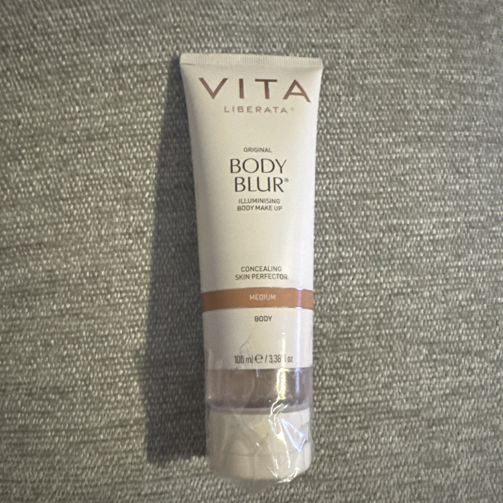 Vita Liberata Body Blur Makeup - Concealing skin perfector in Medium,100ml - NEW