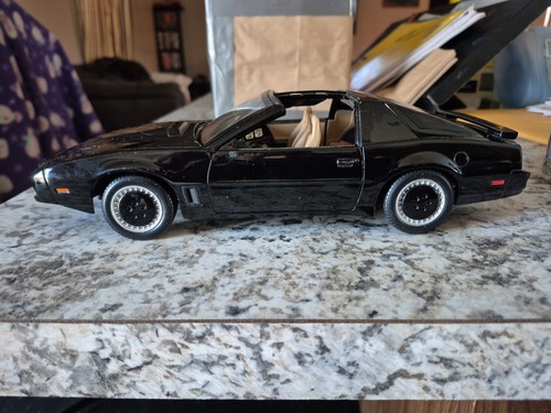 Knight Rider Kitt 1:18 Diecast With Working Light