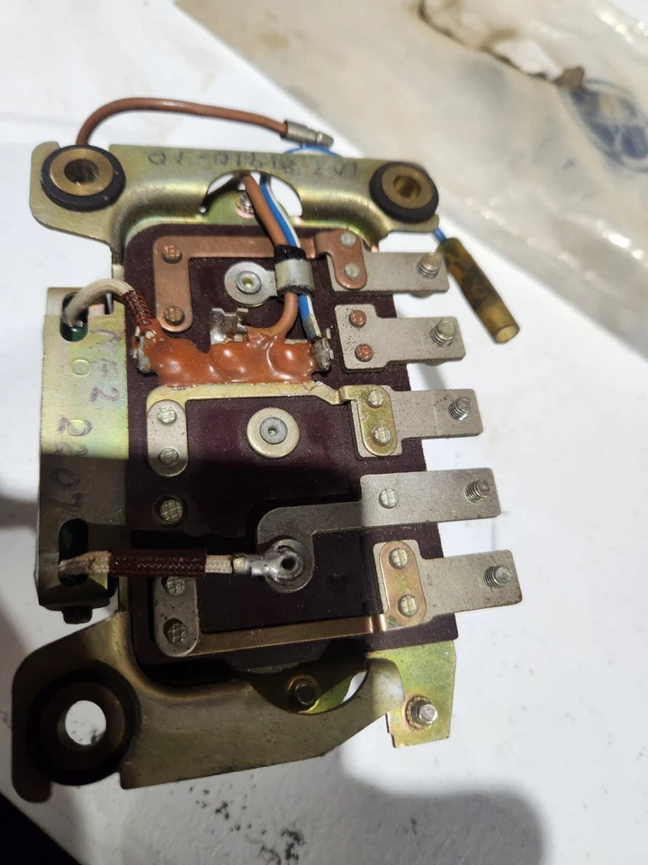 NOS YAMAHA 1962-1964 MJ2 MJ2T REGULADOR DE TENSÃO ASSY 102-81910-10-00 - Imagem 2 de 2