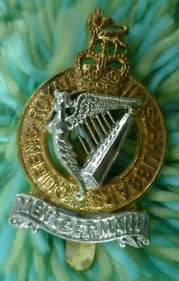 QUEEN'S ROYAL IRISH HUSSARS MÜTZENABZEICHEN QC BI-METALL SLIDER HERSTELLER MUNITION UK