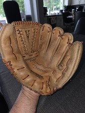 1960s Vintage Phil Rizzuto REGENT 5416 Baseball leather Glove V web Yankees