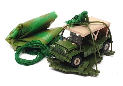 Dinky Toys Original Diecast 601 - Austin Para Moke + Camouflaged Parachute
