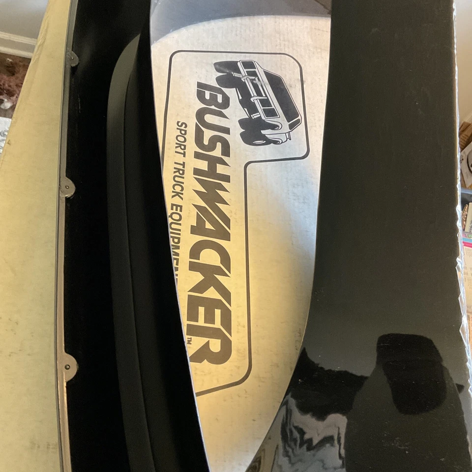 Juego delantero Bushwacker guardabarros llamaradas recortadas para camioneta Chevy 1988-98 de colección nuevo en stock Foto 2 de 4