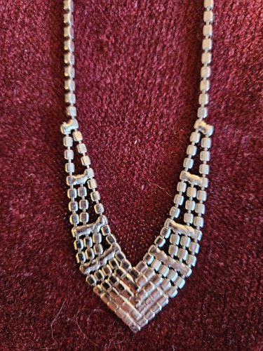 Collana Vintage Prong Set Strass Trasparenti 'V' Frontale Tono Argento 16 3/8 Pollici - Foto 3 di 8