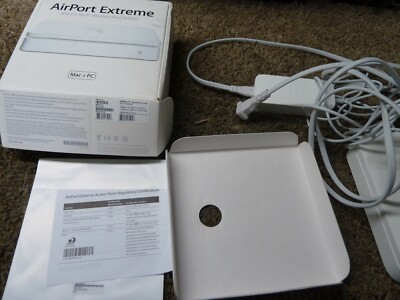 Apple MB053LL/A 3-Port Gigabit Wireless N Router