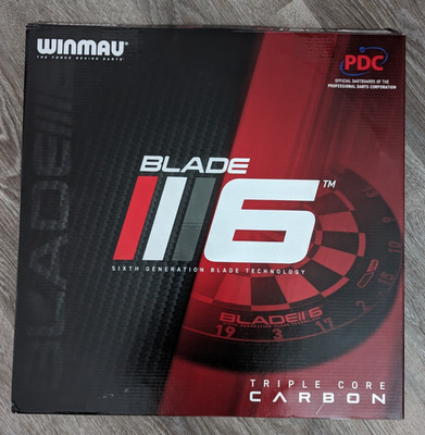 Winmau Blade 6 Triple Core Carbon Professional Bristle Dartboard